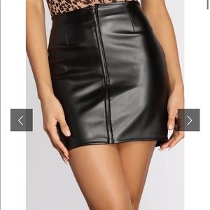 💜NWOT Windsor Zip Up Leather Skirt